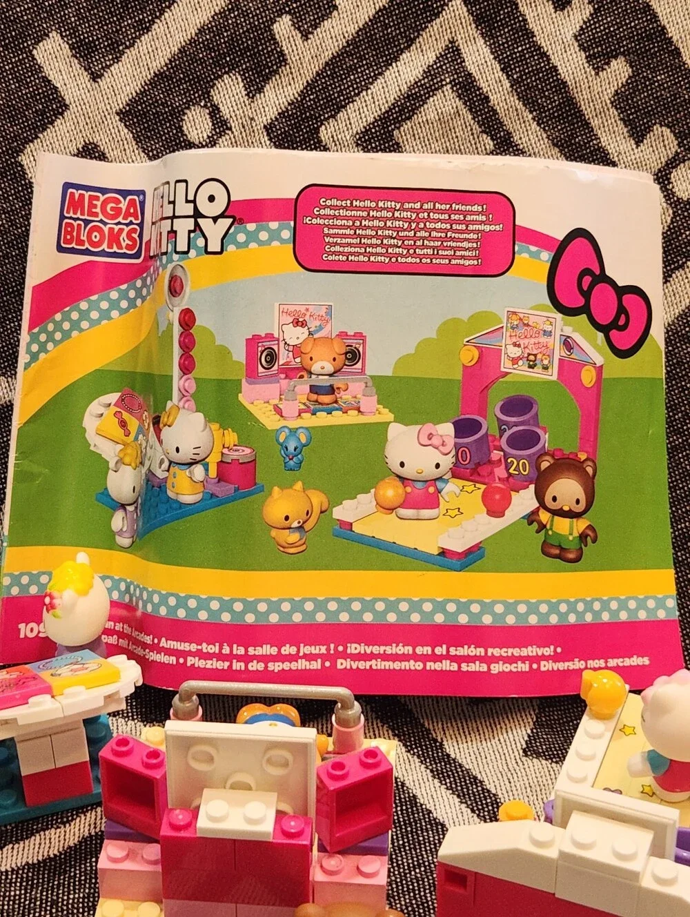 Hello Kitty Mega Bloks Fun At The Arcades 7 Minifig Playset 10974 -  Complete